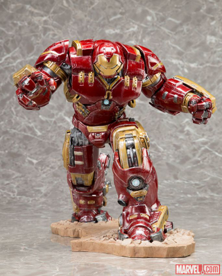 Illustration for article titled Kotobukiya Are Turning The Hulkbuster V. Hulk Brawl Into Amazing Statues